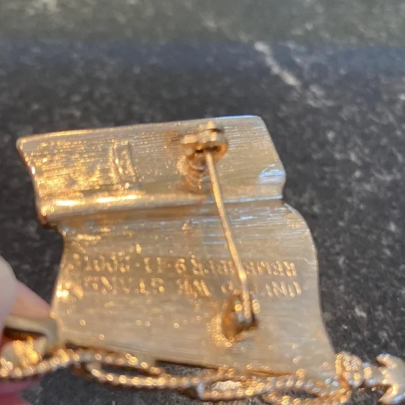 Vintage  Monet Enamel 9/11 Commemorative Broach - Picture 3 of 4